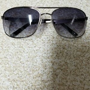 Guess sunglass